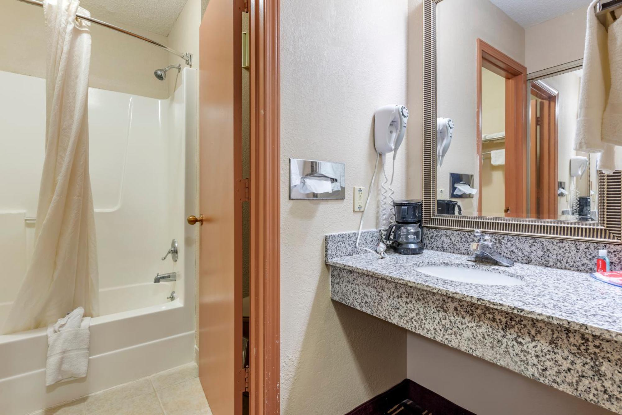 Baymont By Wyndham Lebanon In Villa Bagian luar foto