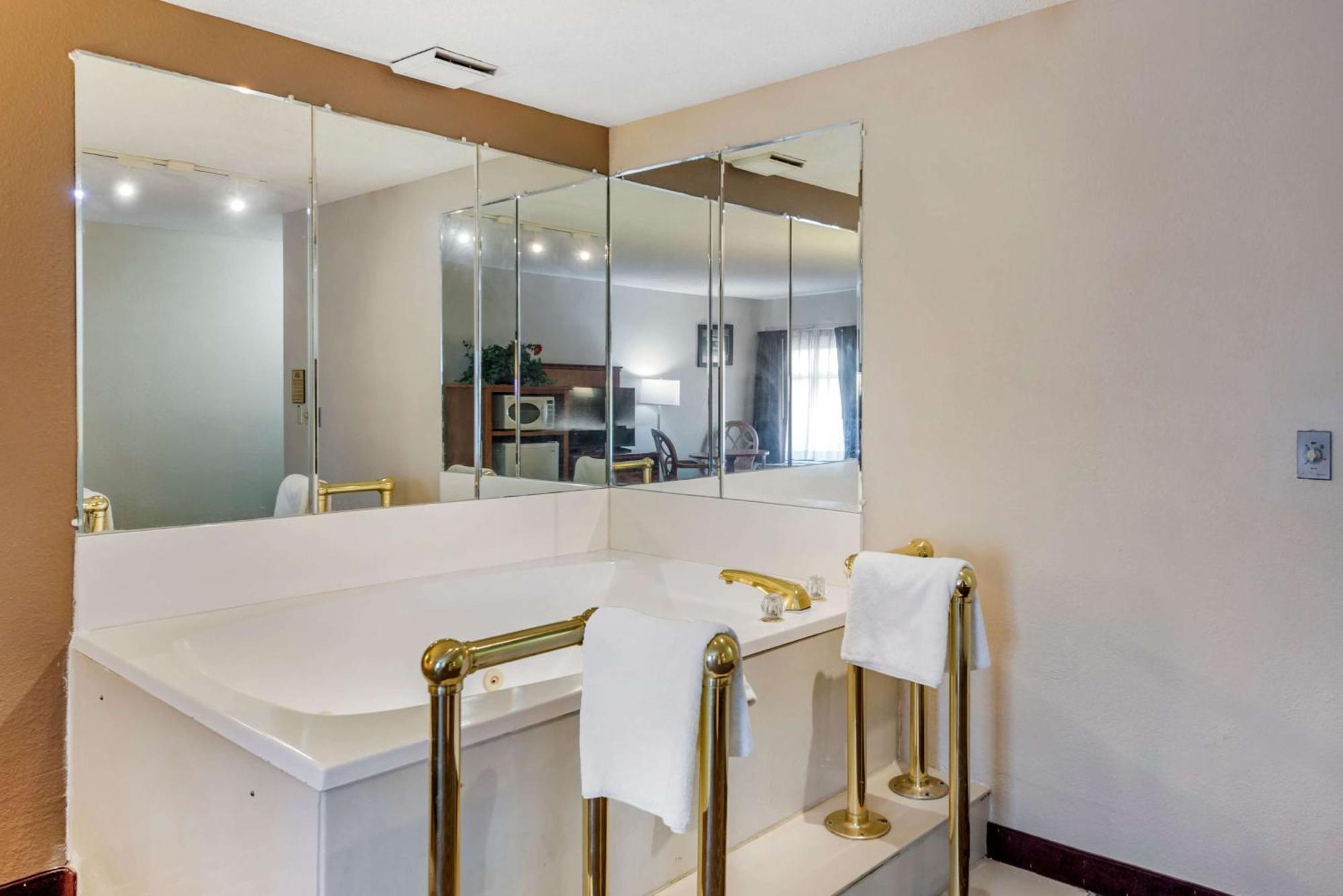 Baymont By Wyndham Lebanon In Villa Bagian luar foto