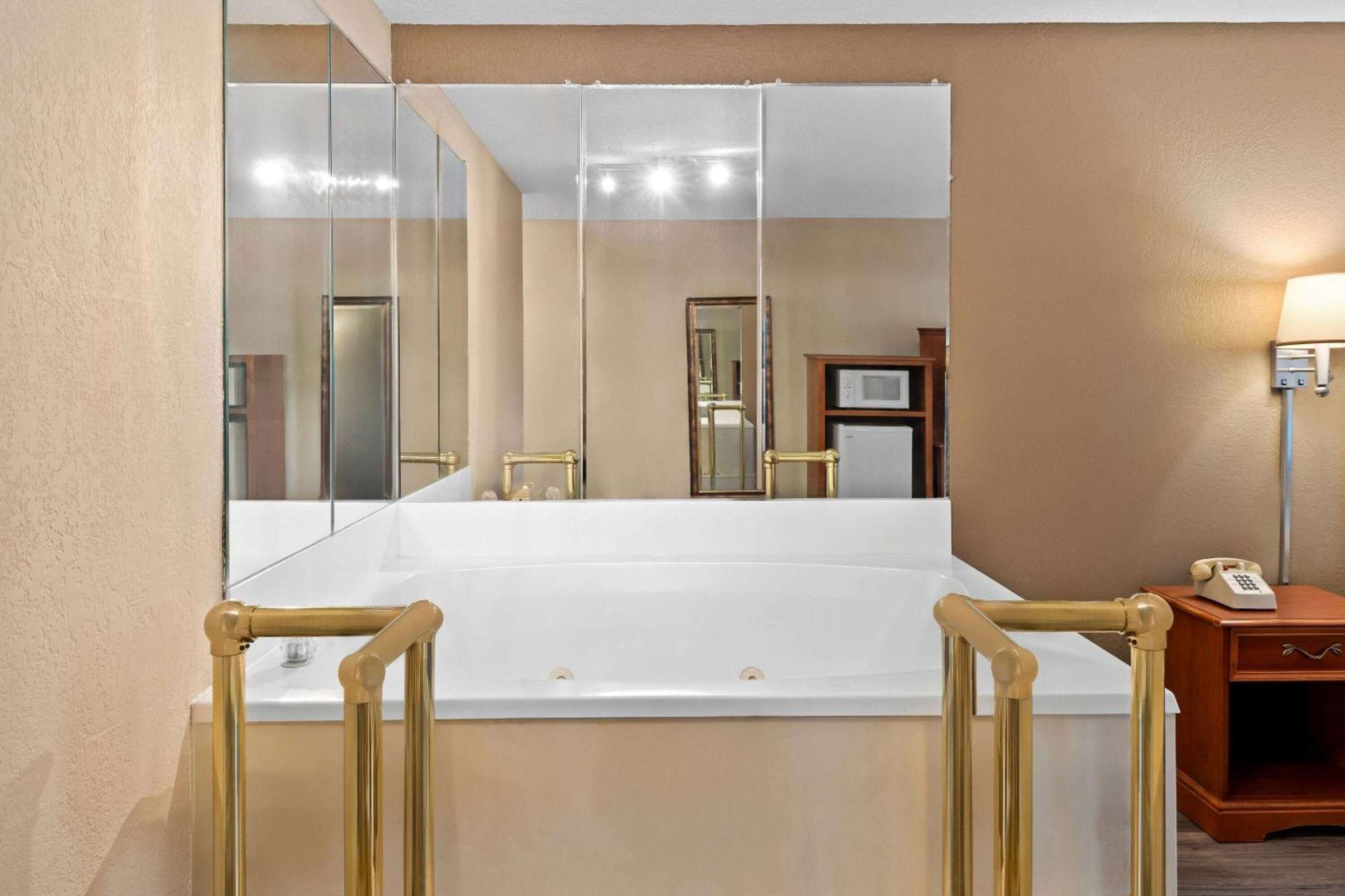 Baymont By Wyndham Lebanon In Villa Bagian luar foto